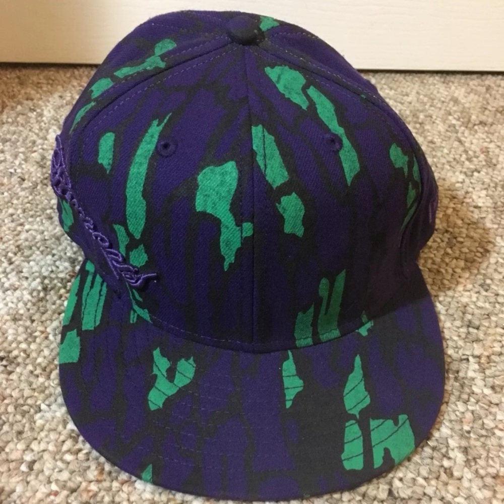 Supreme “World Famous” tree camo new era hat 7 3/8